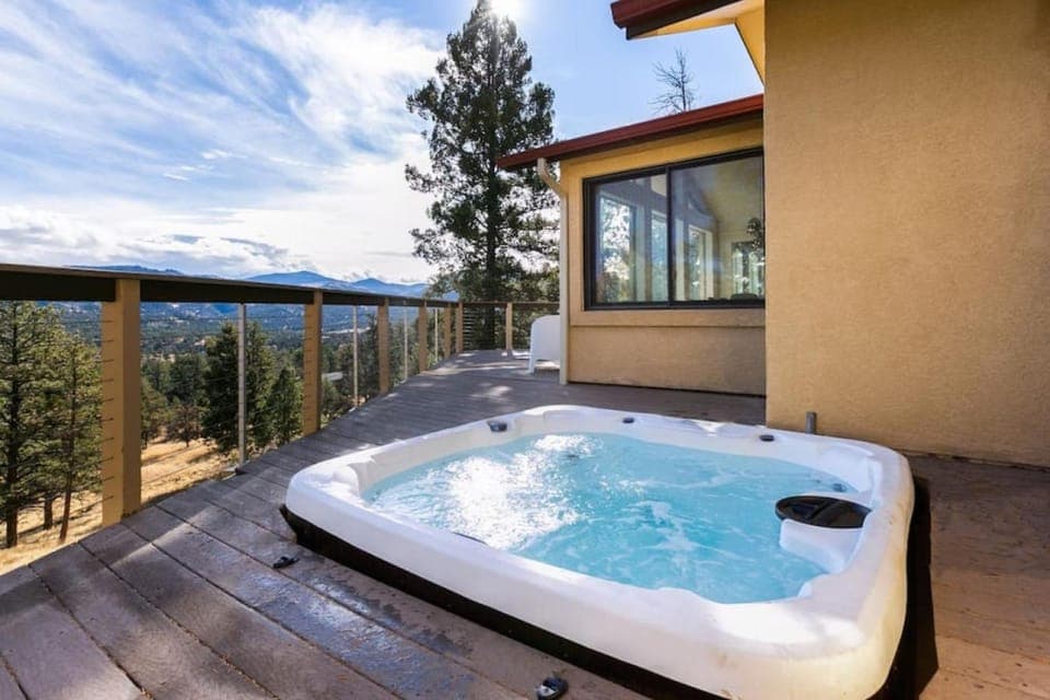 Natural landscape, Hot Tub, Mountain view, Pool view