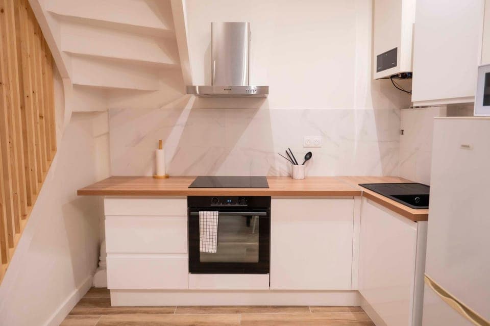 Kitchen or kitchenette