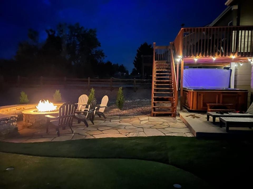 Falcon's Nest_hot tub_games_mins to USAFA and hiking House in Monument