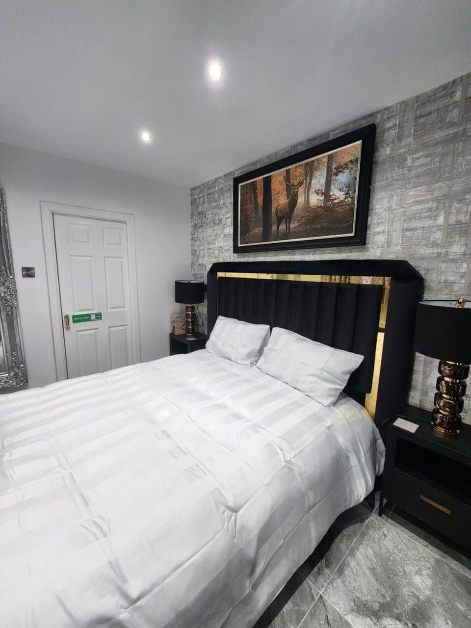 Bed, Photo of the whole room, Bedroom