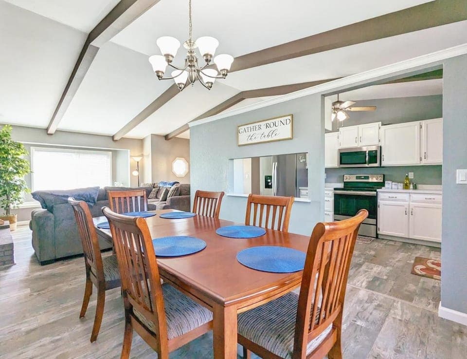 The Peakview Mirage_Newly Renovated Near USAFA House in Black Forest