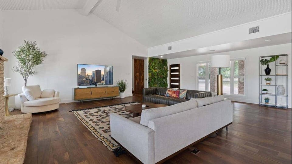 TV and multimedia, Living room, Seating area