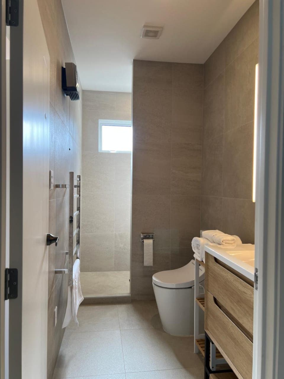 Shower, Toilet, towels