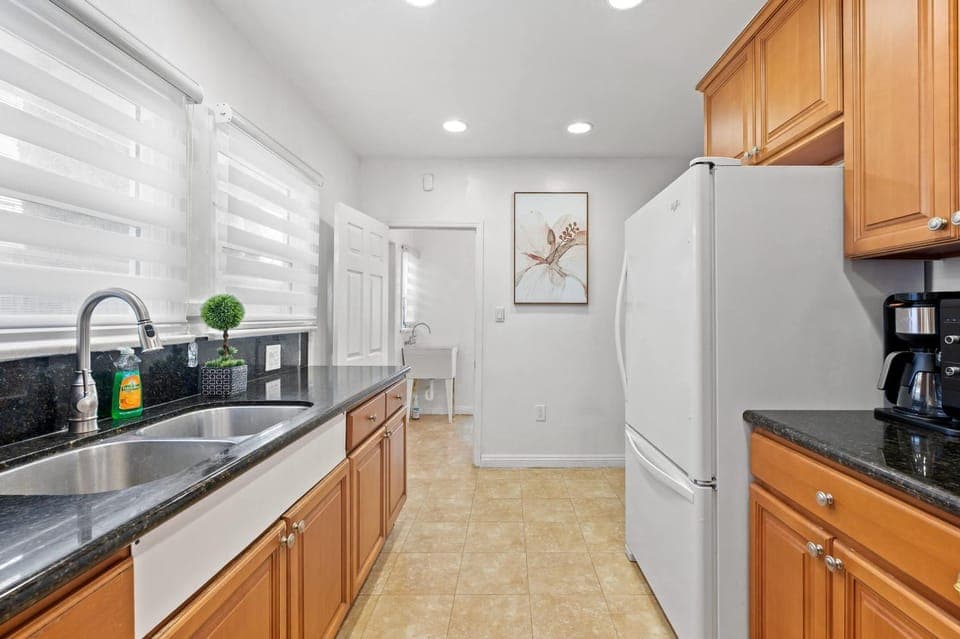 Comfortable Home Near LA with Full Kitchen & Laundry Apartment in San Gabriel