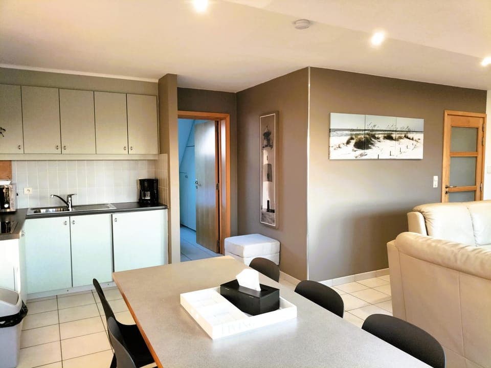 Kitchen or kitchenette, Living room, Seating area, Dining area, minibar, pet friendly, stove