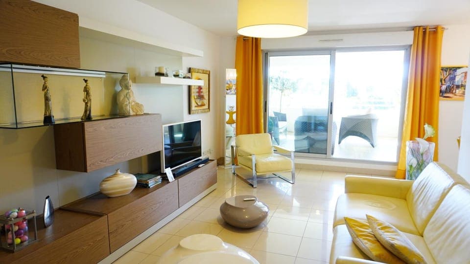 TV and multimedia, Living room, Seating area