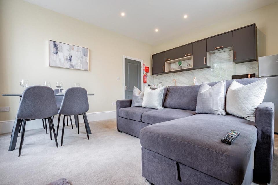 Kitchen or kitchenette, Seating area, Dining area