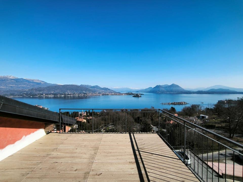Nearby landmark, Natural landscape, View (from property/room), Balcony/Terrace, Lake view, Mountain view