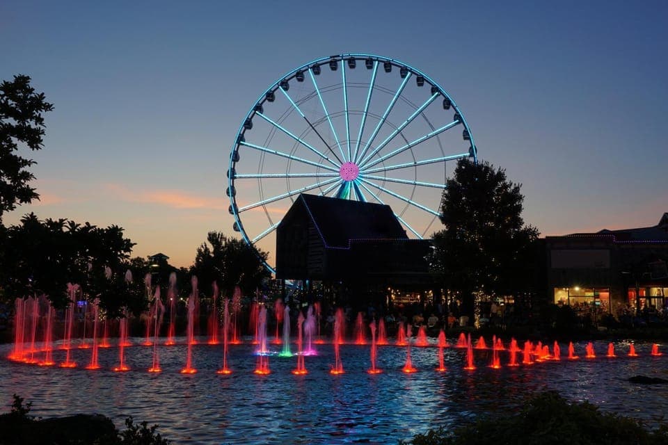Family Oasis, Free Attraction Tickets, WIFI!!! Chalet in Gatlinburg