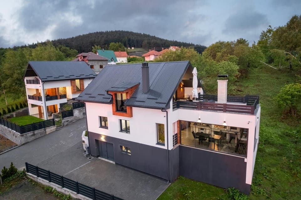 Property building, Day, Natural landscape, Mountain view