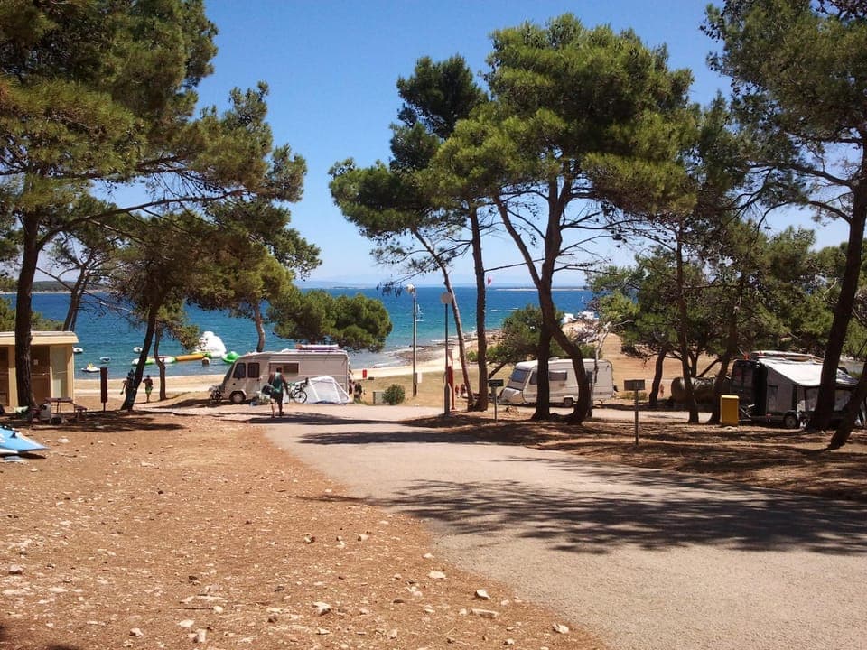 Restaurant/places to eat, Children play ground, Minigolf, Snorkeling, Table tennis, Beach, Windsurfing, Supermarket/grocery shop, Sports