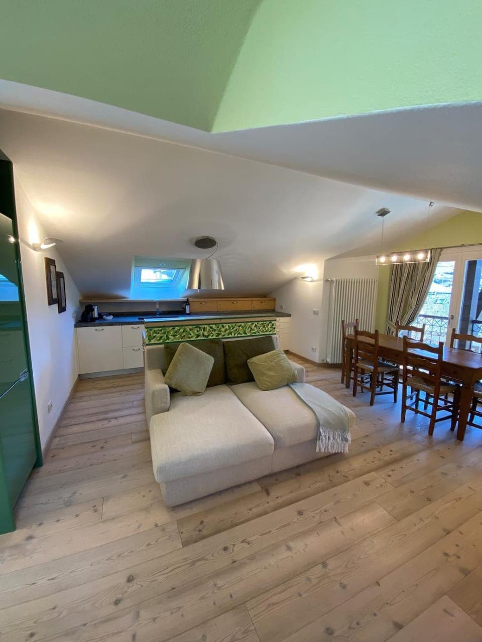 Kitchen or kitchenette, Living room, Seating area, Dining area