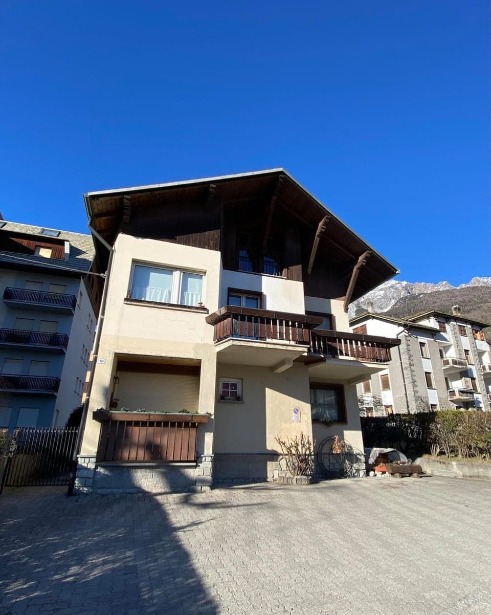 Property building, View (from property/room)