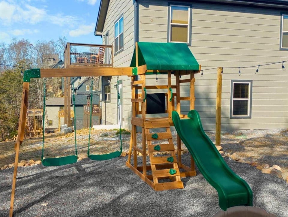 Cabin Bliss Hot Tub, Games & Scenic Yard Escape Cabin in Sevierville