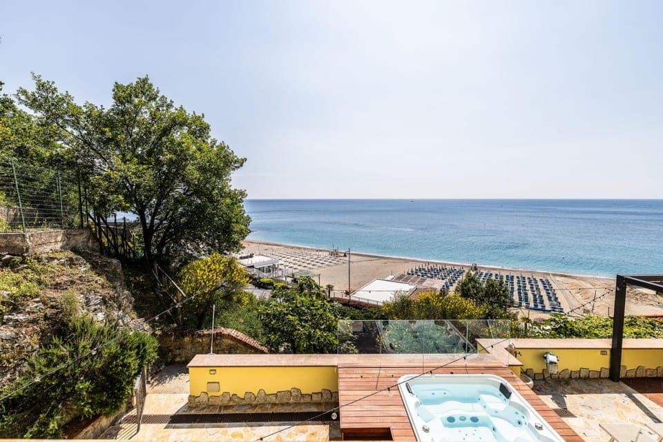 Nearby landmark, Day, Natural landscape, View (from property/room), Balcony/Terrace, Beach, Sea view, Swimming pool, sunbed