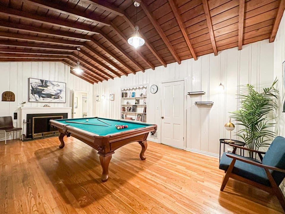 Billiard, Game Room