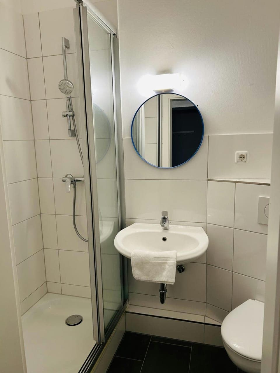 Shower, Bathroom, towels