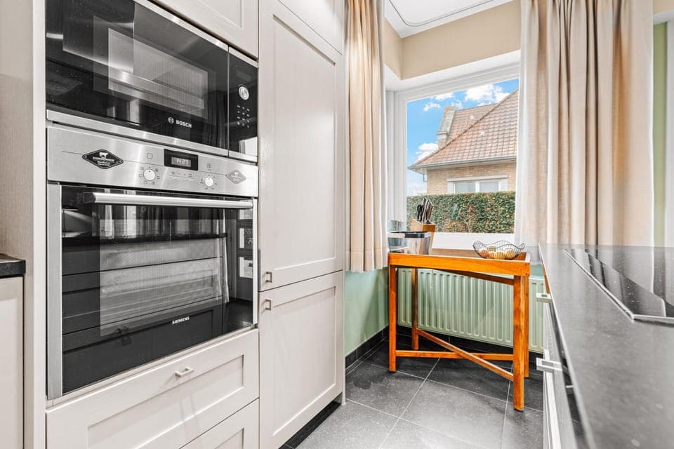 Kitchen or kitchenette, oven, stove