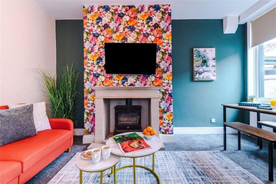 Communal lounge/ TV room, TV and multimedia, Living room, Evening entertainment, flat iron