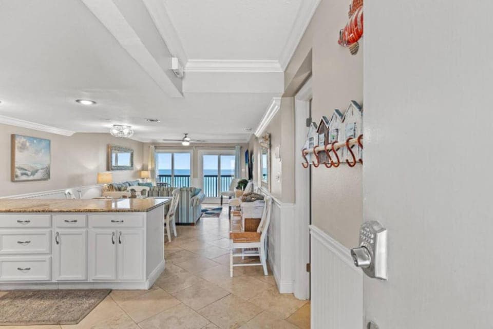 Facade/entrance, View (from property/room), Kitchen or kitchenette, Dining area