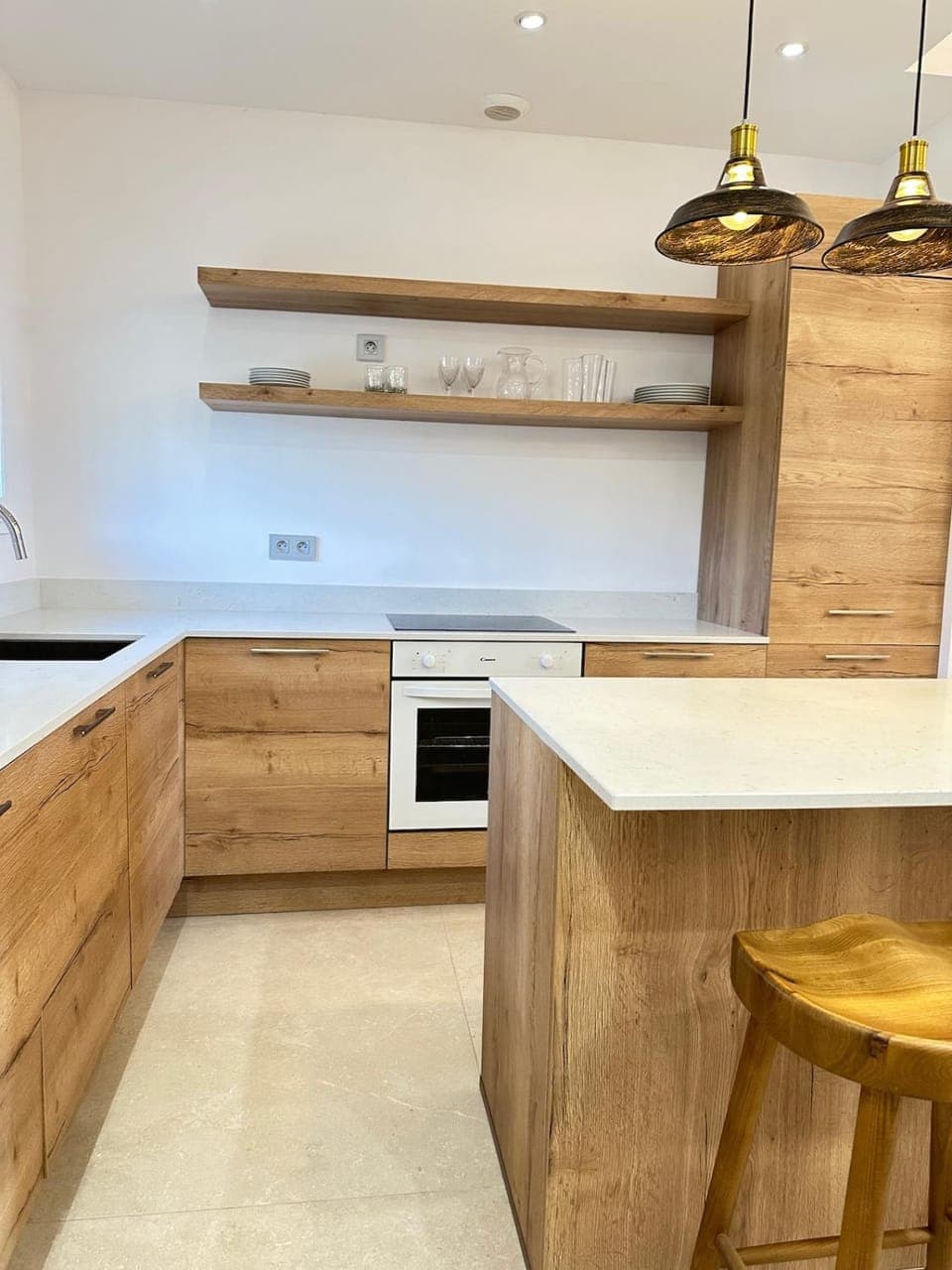 Kitchen or kitchenette, oven