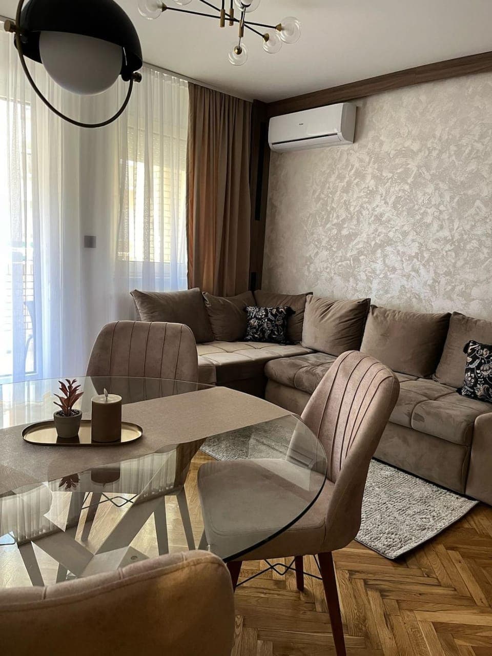 Living room, Seating area, Dining area, air conditioner