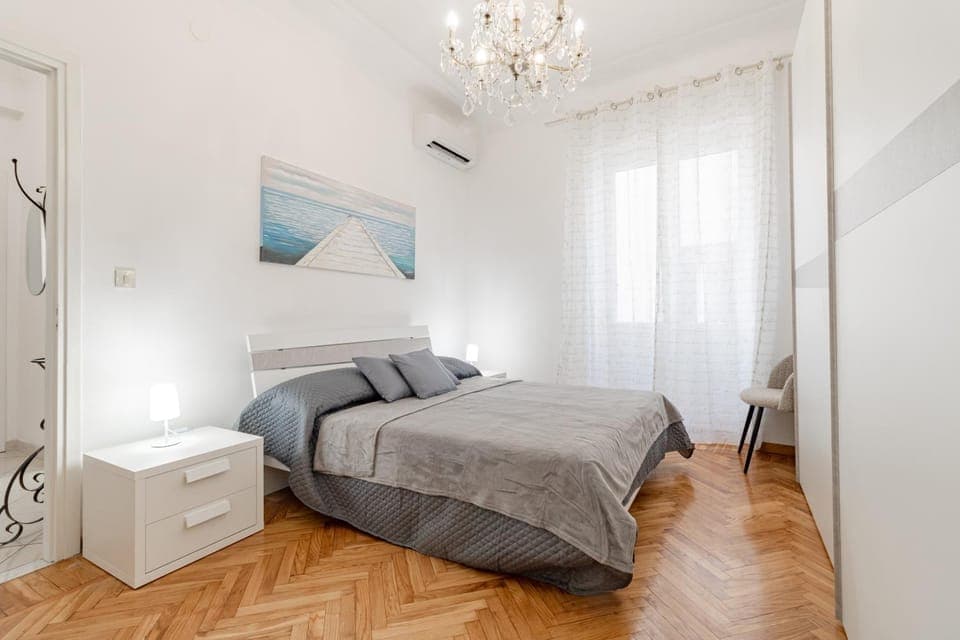 Bed, Photo of the whole room, Bedroom, air conditioner