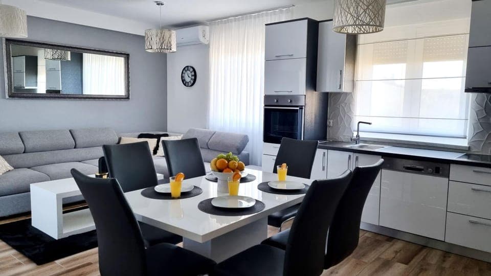 Kitchen or kitchenette, Seating area, Dining area, oven, stove