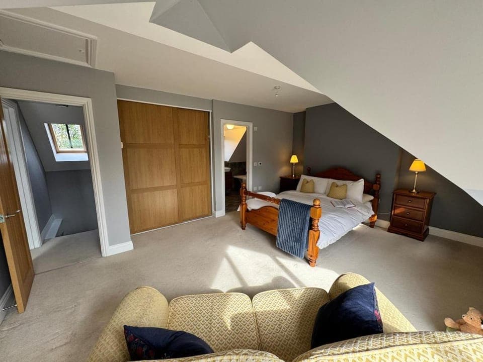 Bed, Photo of the whole room, Bedroom, wardrobe