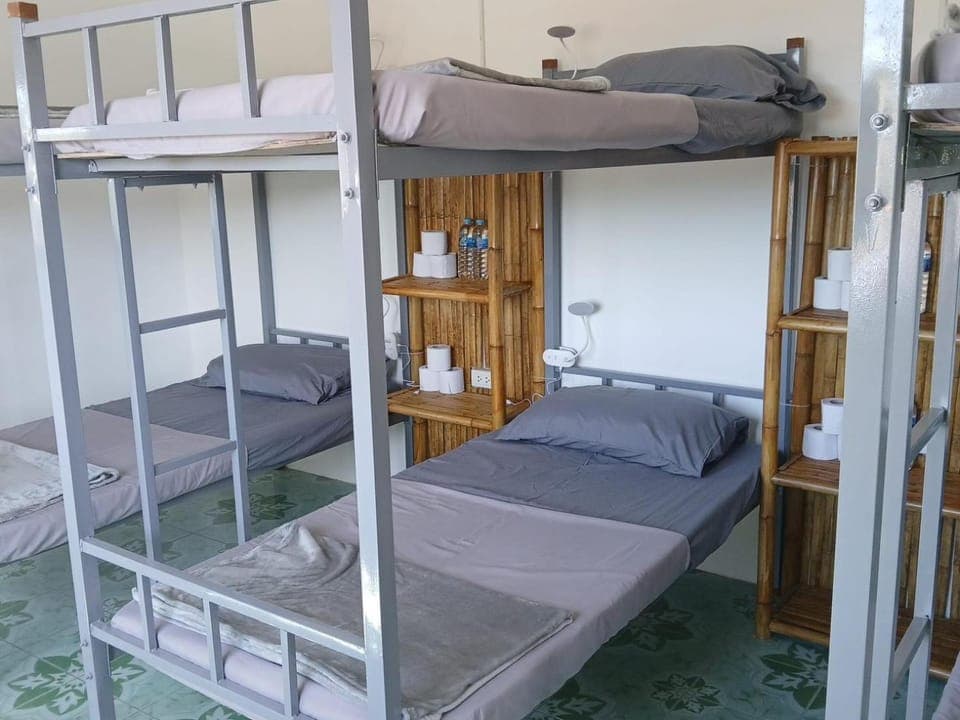 Bed, Photo of the whole room, Bedroom, bunk bed, towels