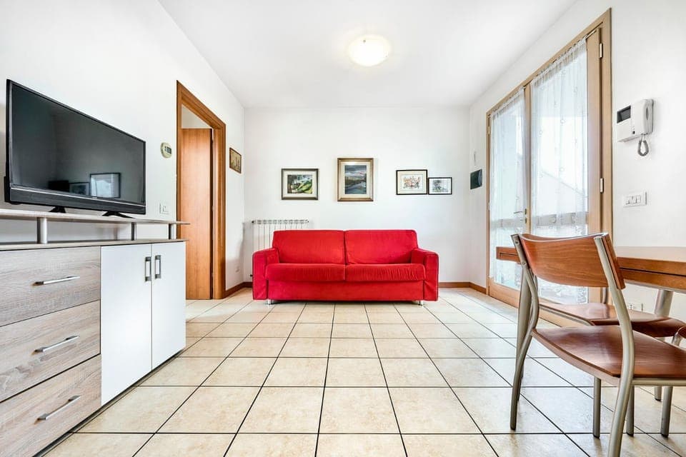 Communal lounge/ TV room, TV and multimedia, Living room, Seating area, Dining area, Evening entertainment