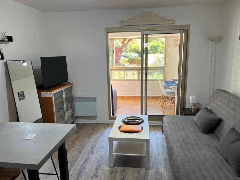 Communal lounge/ TV room, TV and multimedia, Living room, Seating area