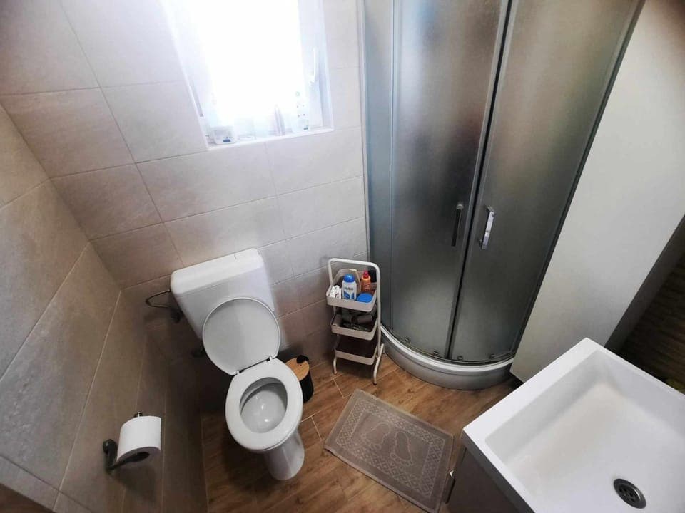 Shower, Toilet, Bathroom