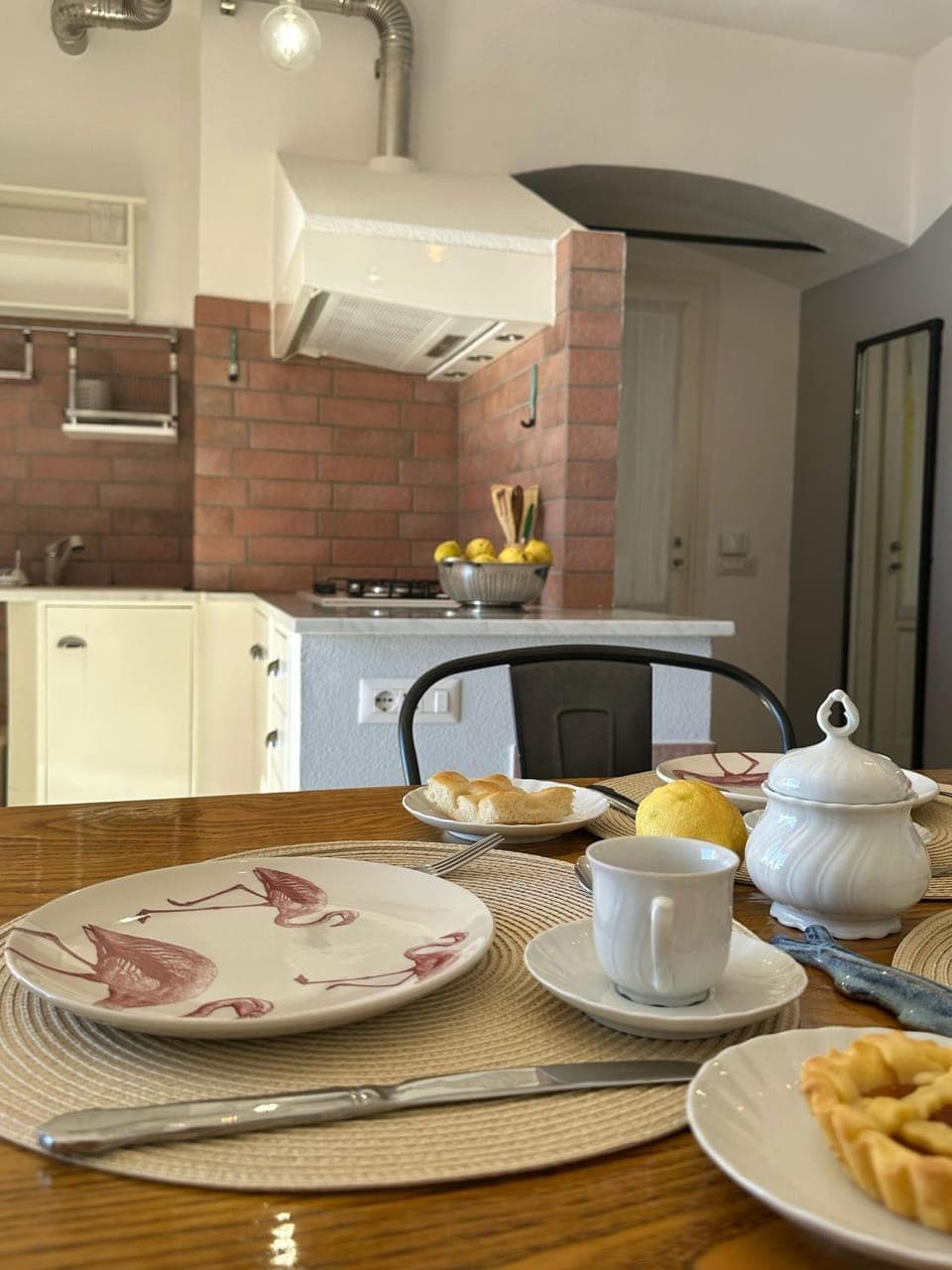 Coffee/tea facilities, Kitchen or kitchenette, Food and drinks, Dining area, Food, stove