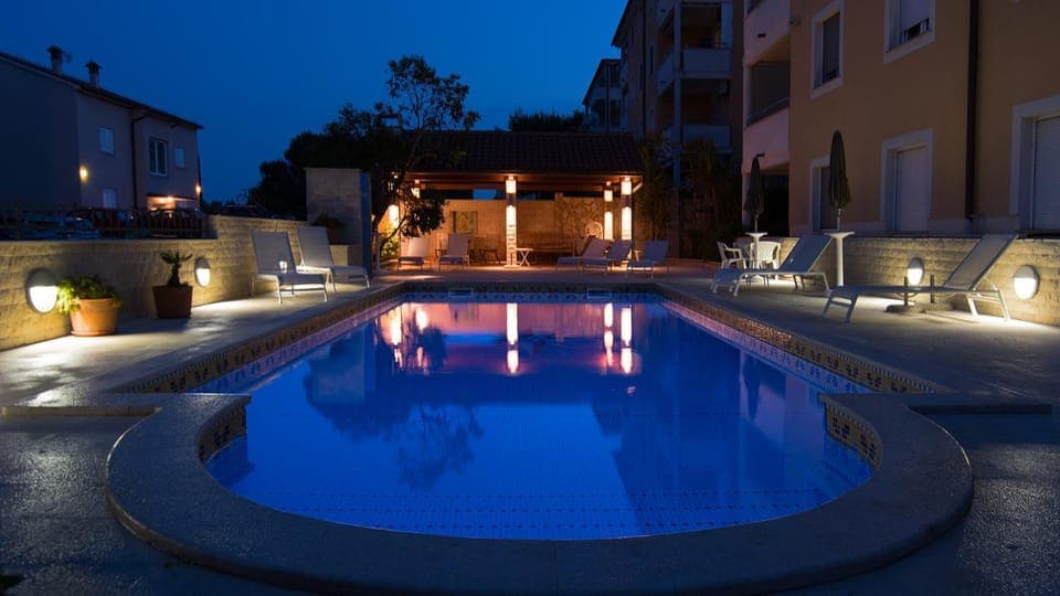 Swimming pool, Swimming pool