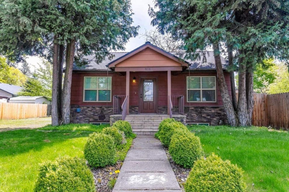 Property building, Garden view, Street view