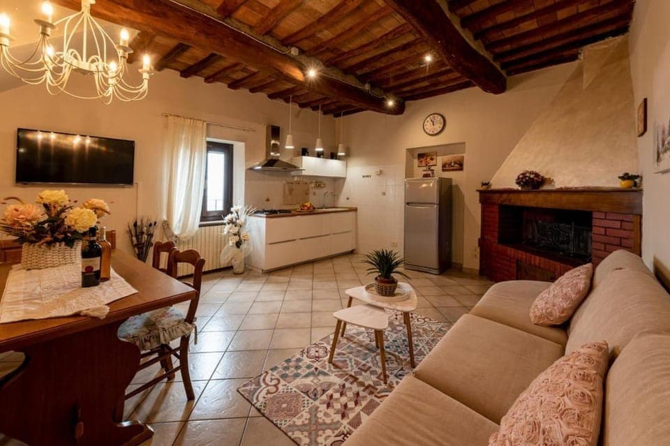 Communal lounge/ TV room, TV and multimedia, Kitchen or kitchenette, Seating area, Dining area, Evening entertainment