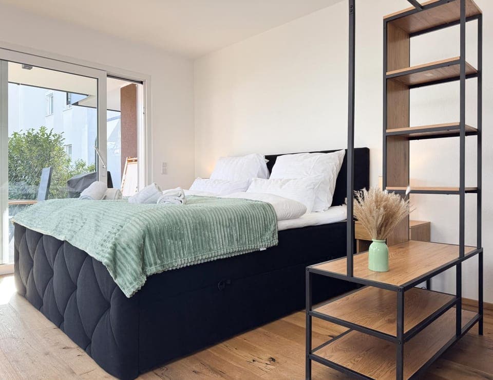 Bed, Photo of the whole room, Bedroom, towels