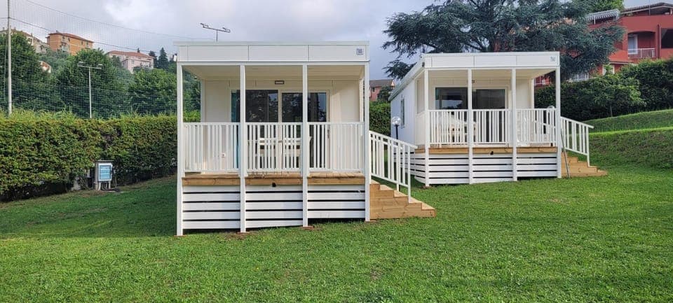 Property building, Facade/entrance, Garden, Garden view