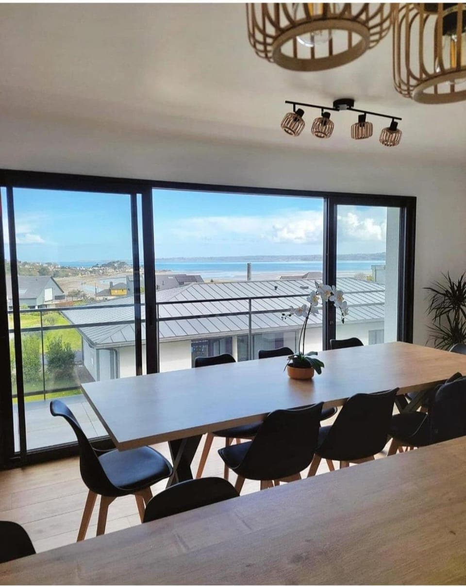 View (from property/room), Dining area, Sea view