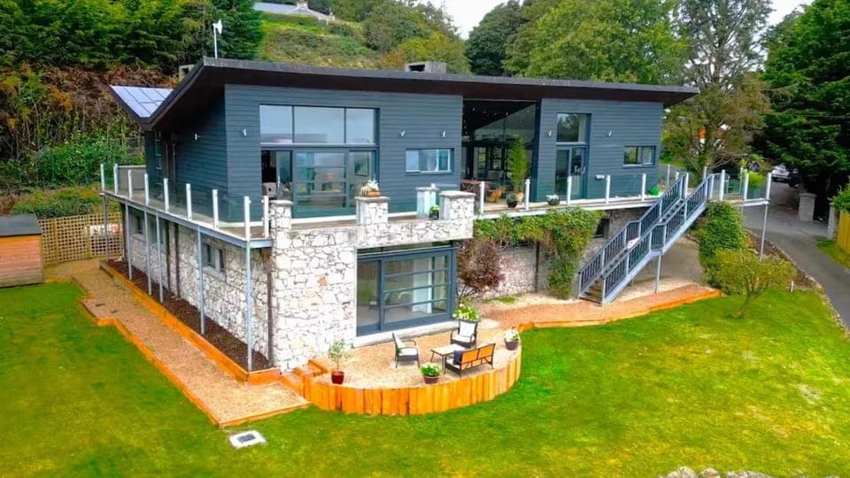 Property building, Day, Natural landscape, Garden, View (from property/room), Balcony/Terrace, Garden view