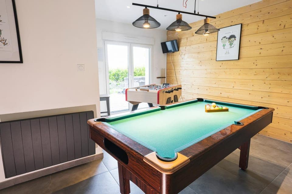 Billiard, Game Room