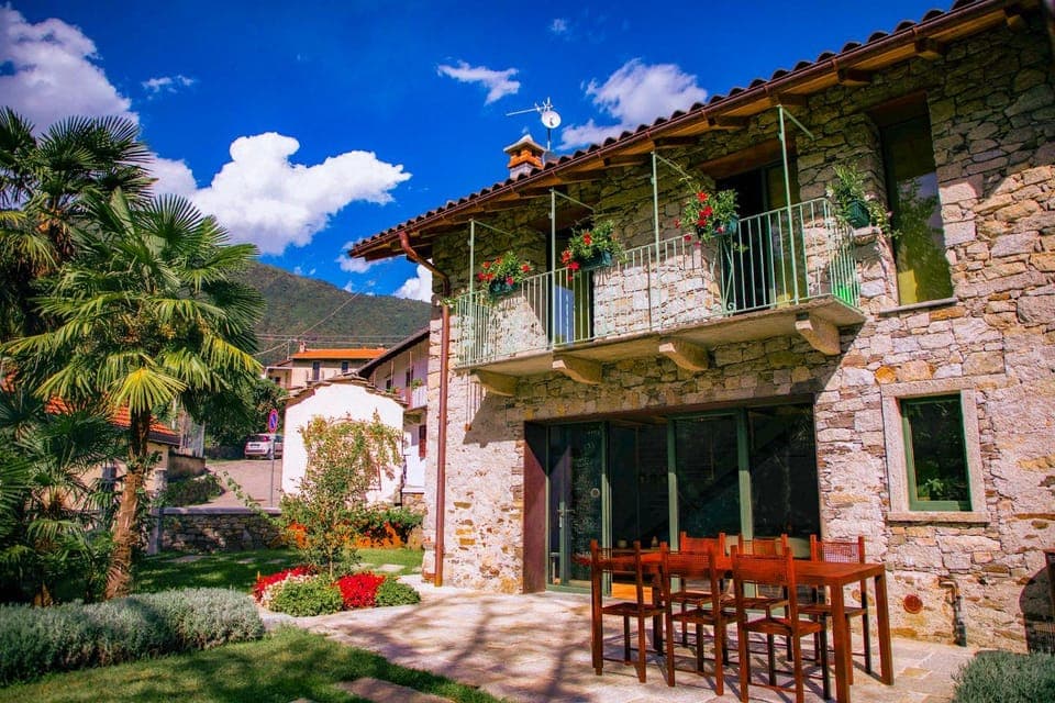 Property building, Balcony/Terrace, Mountain view