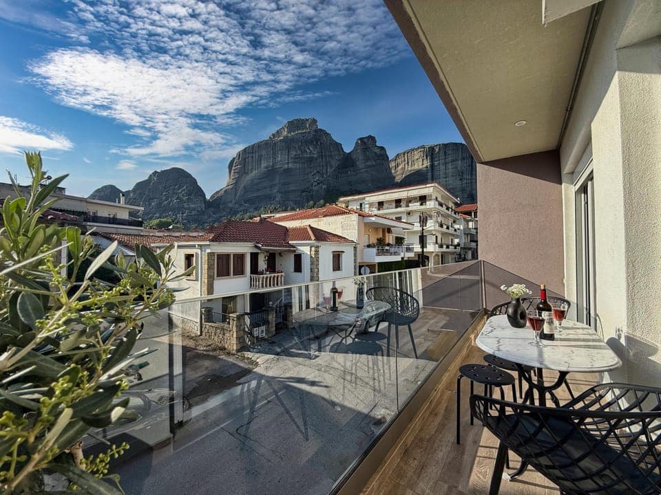 Property building, Nearby landmark, Natural landscape, Mountain view