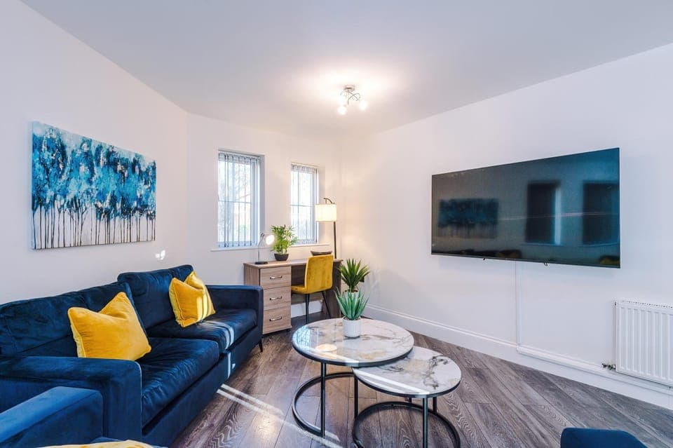 Living room, Seating area, Evening entertainment