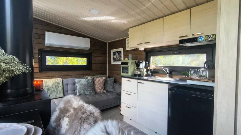 Kitchen or kitchenette, Seating area, Dining area