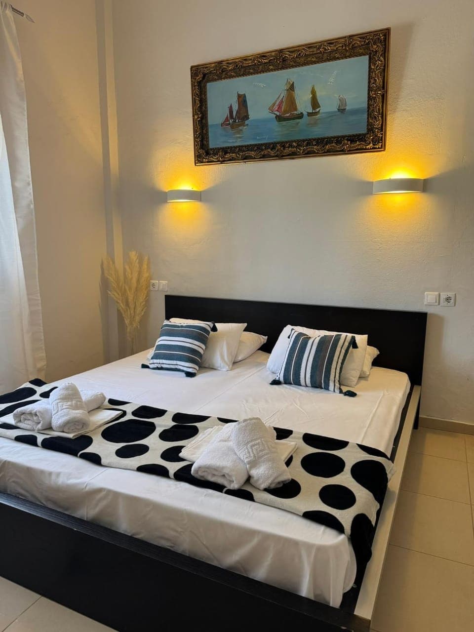 Bed, Bedroom, towels