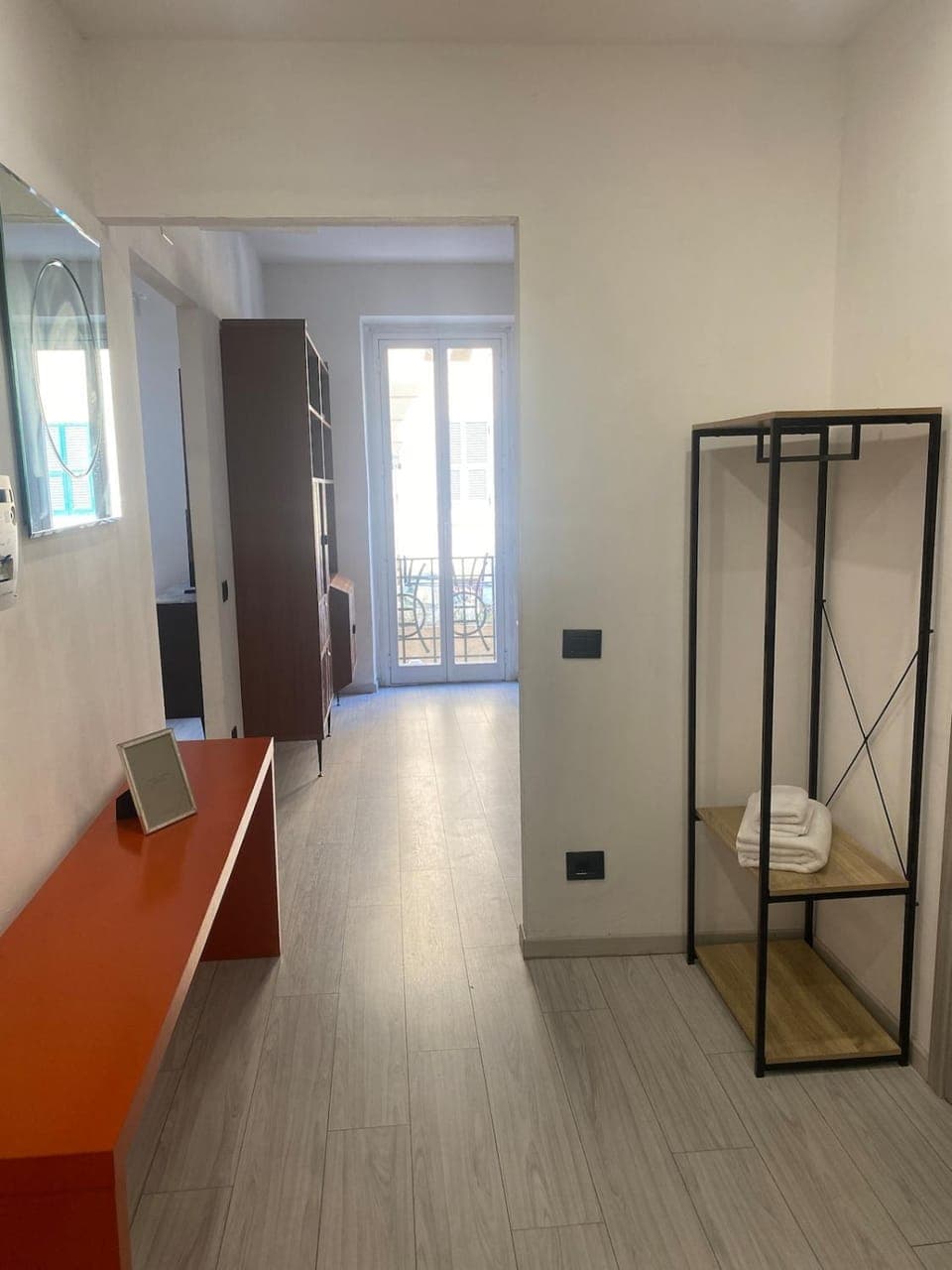 Facade/entrance, towels