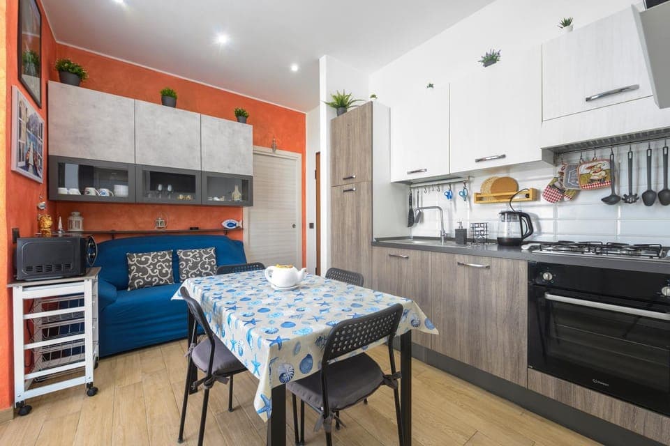 Kitchen or kitchenette, Dining area, dishwasher, oven, stove