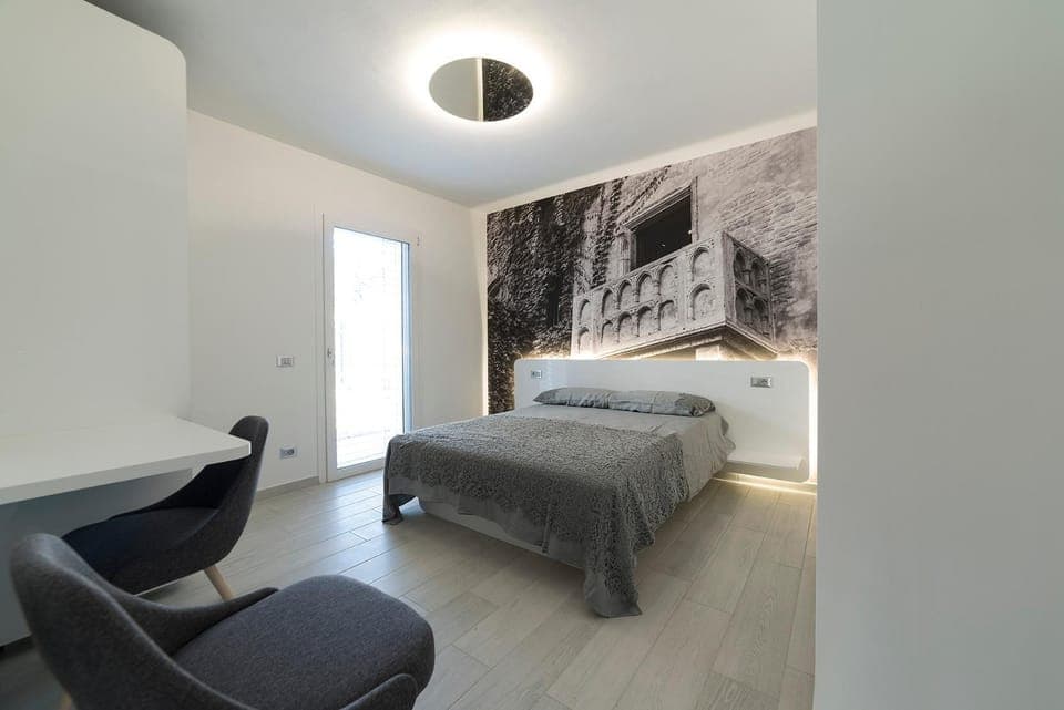 Bed, Photo of the whole room, Bedroom